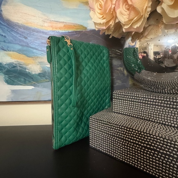 Green Quilted Pouch - Picture 4 of 7